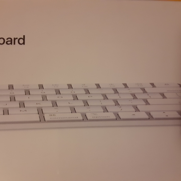 Apple Magic Keyboard (factory sealed) - Picture 1 of 4